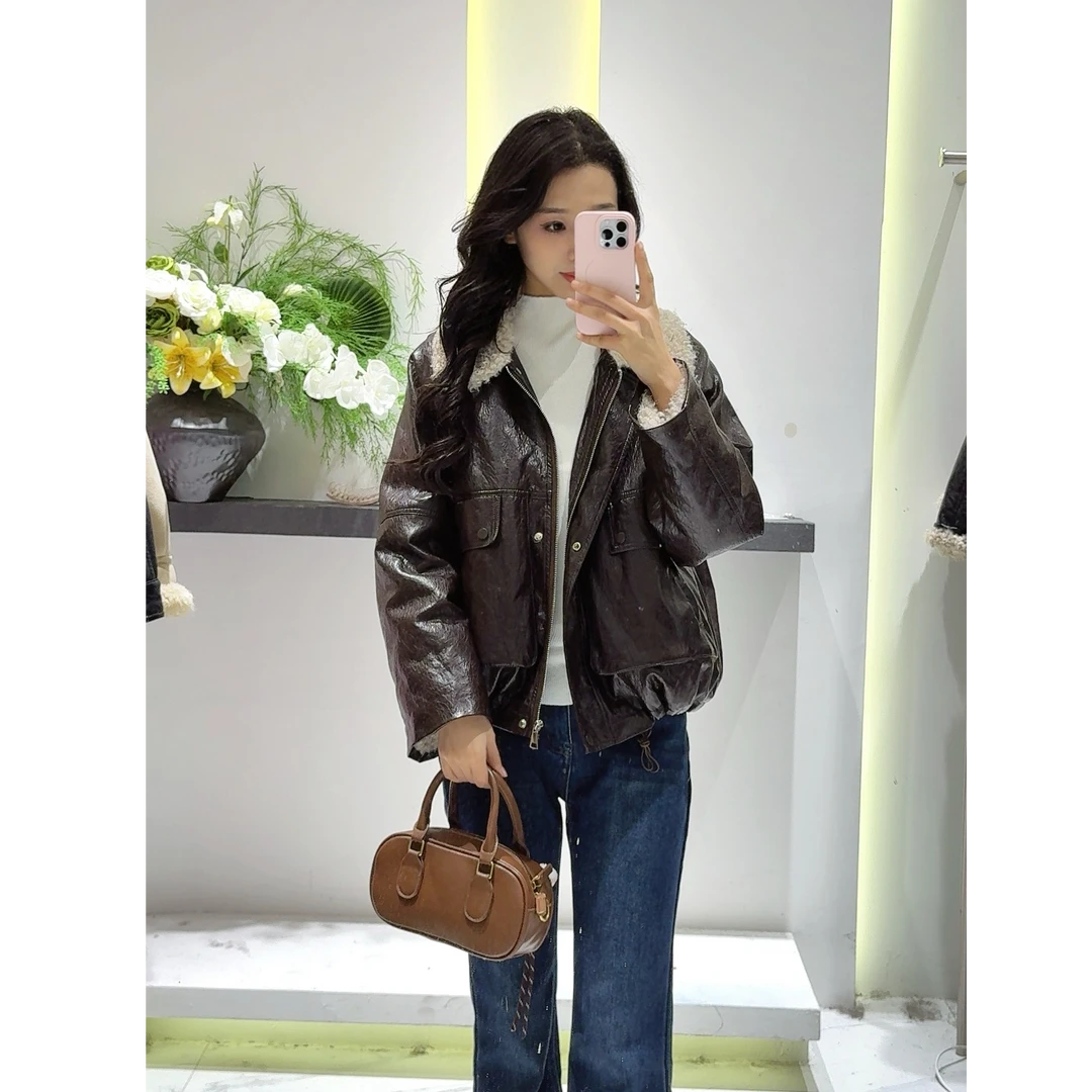 【格子家】韩版羊羔毛拼接超软蛋白油蜡皮PU皮衣女冬季加绒外套0675