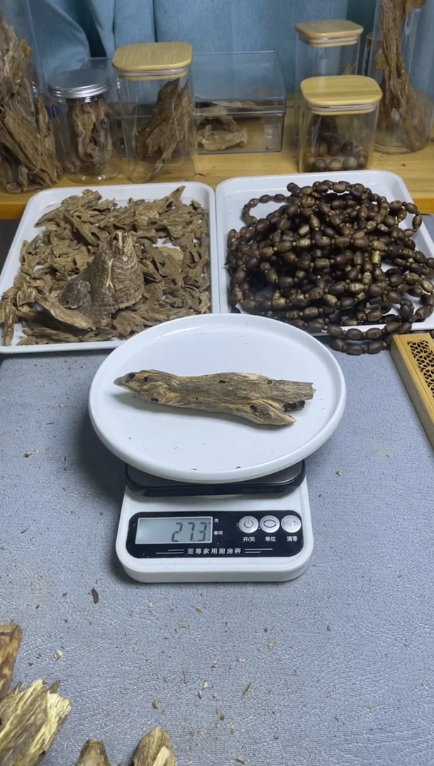 沉香沉香碎屑蓝宝石27克