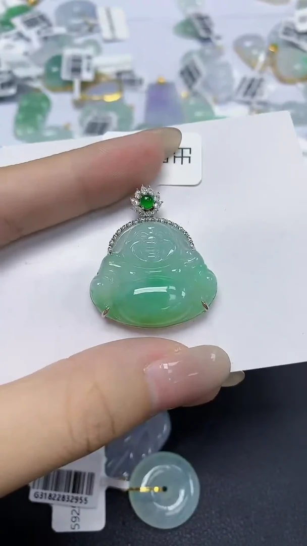 翡翠18K金镶嵌颈饰天然缅甸翡翠A货