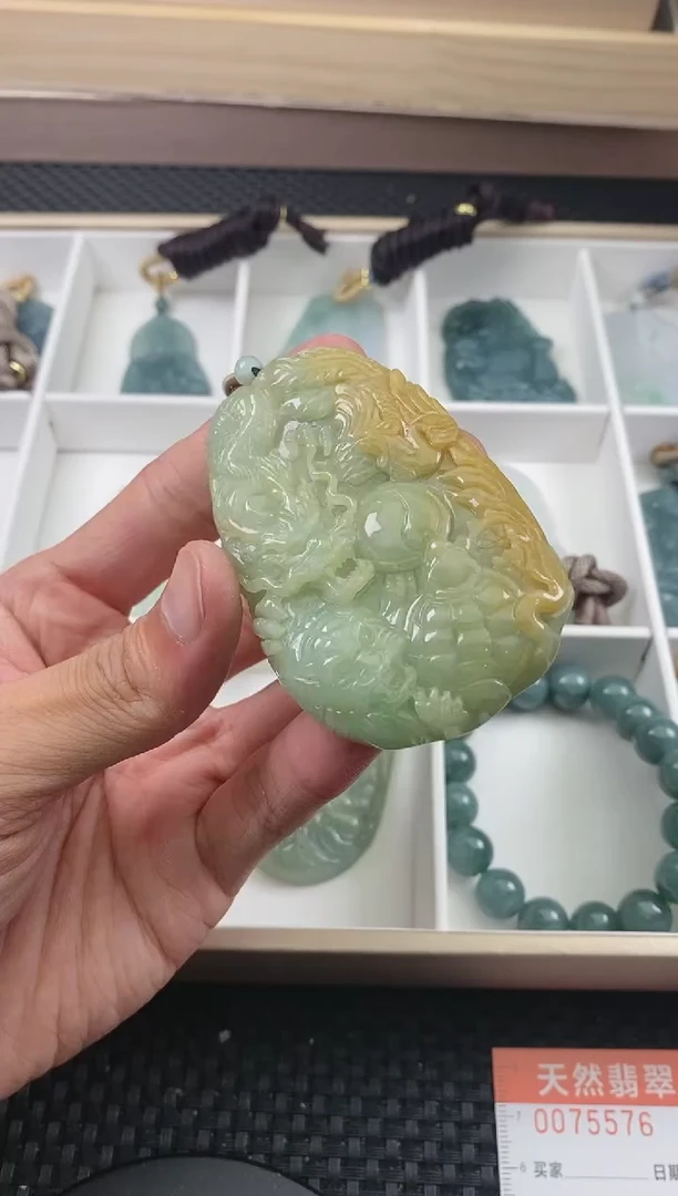 翡翠未镶嵌颈饰