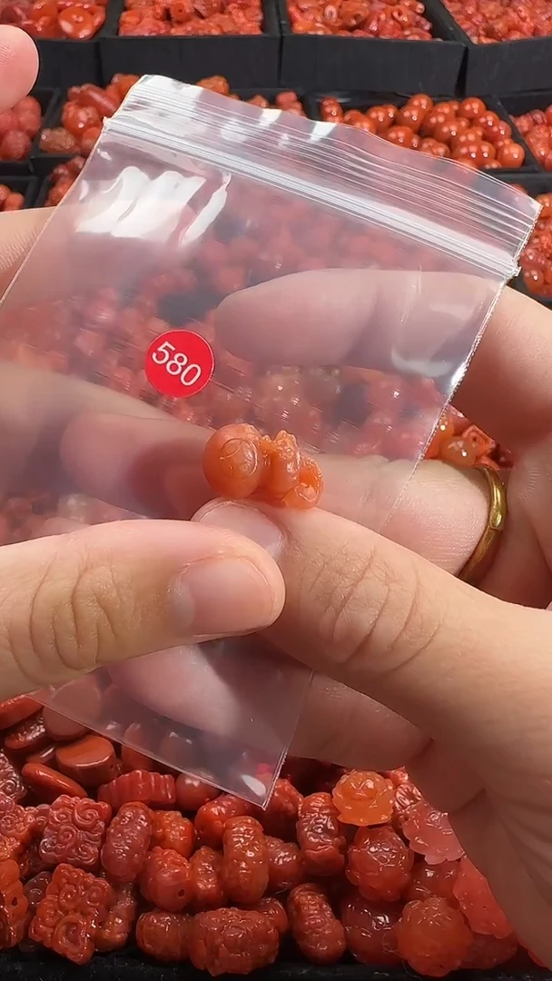 颈饰未镶嵌南红玛瑙1