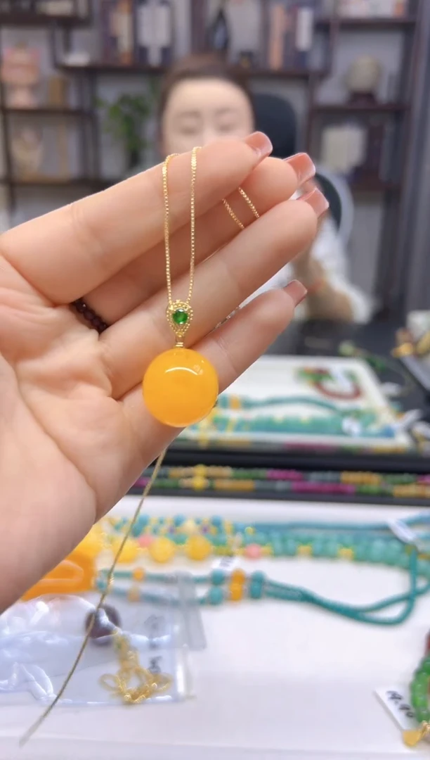 【闪购商品】蜜蜡吊坠(赠链)银S925镀金镶嵌吊坠D02