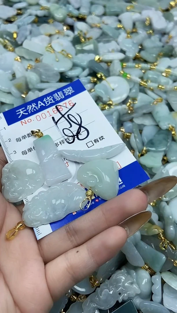 【闪购商品】翡翠颈饰未镶嵌天然A货翡翠