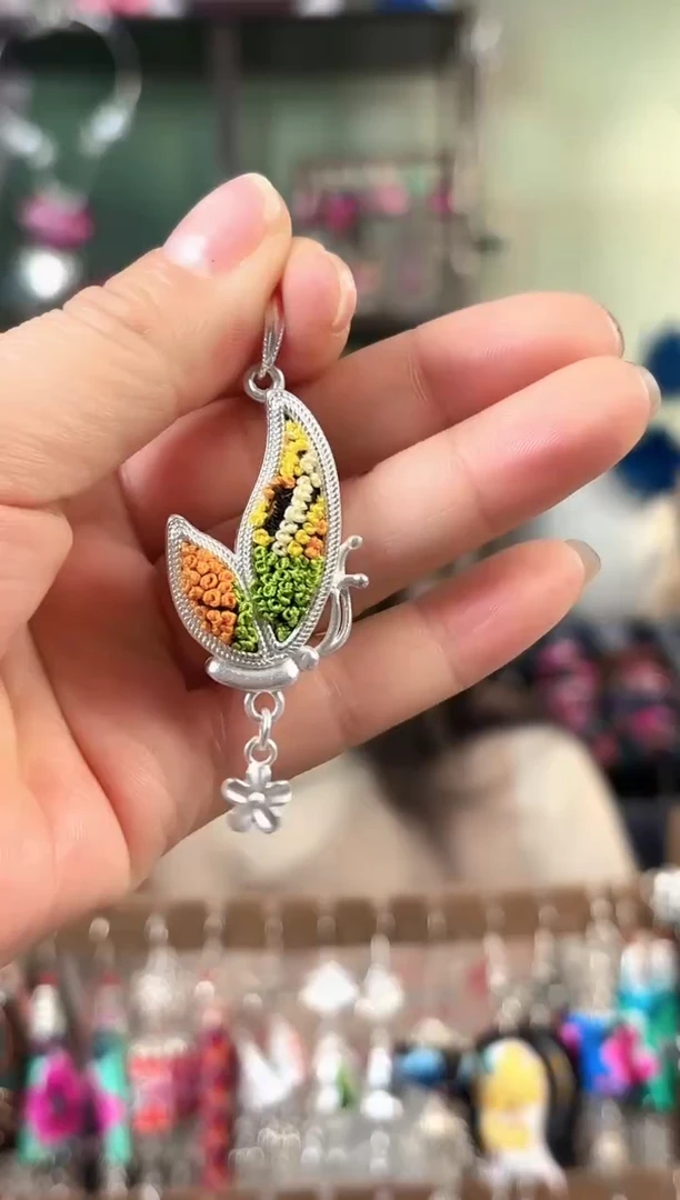 彩云南阁非遗老绣饰品508*