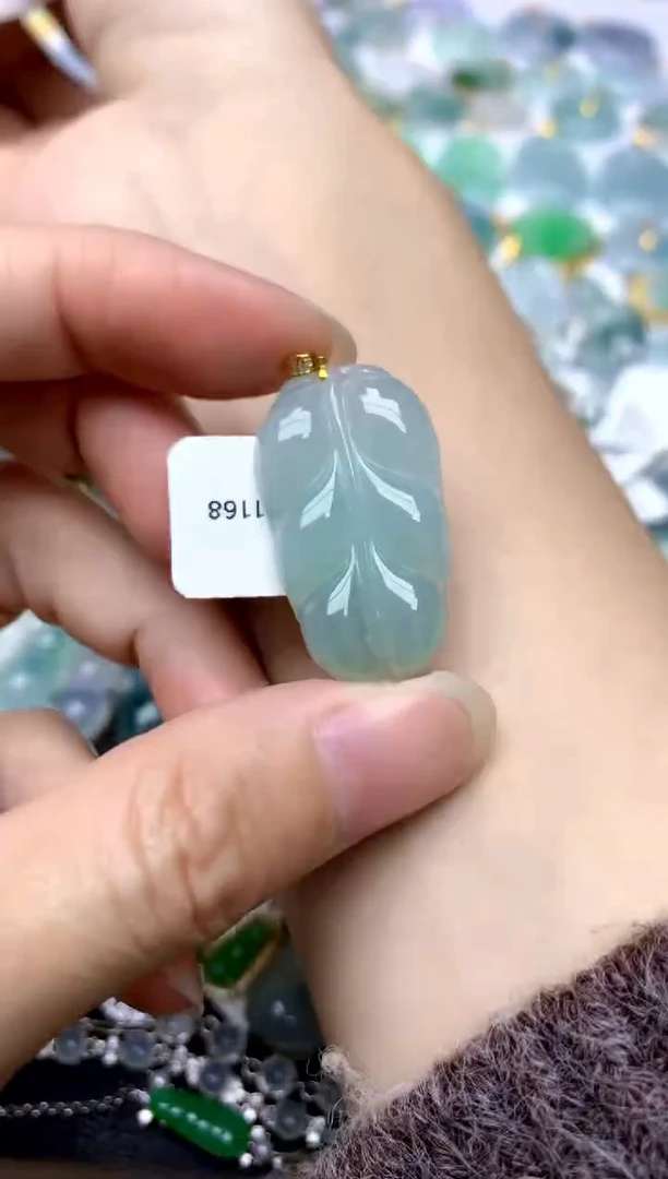 颈饰18K金镶嵌翡翠天然A货翡翠