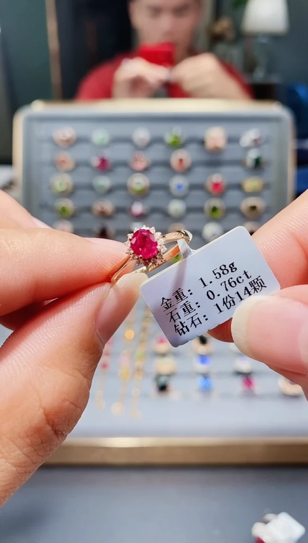 18K金镶嵌戒指红宝石0.76.