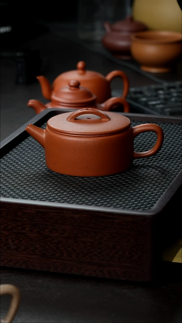 茶壶紫砂红泥汉瓦微瑕半手150