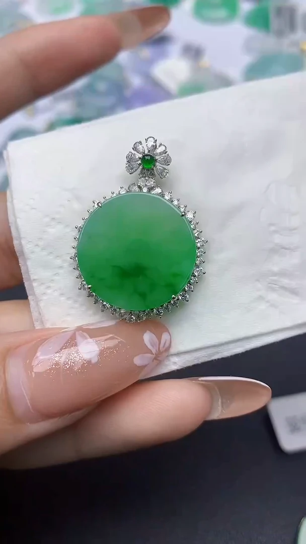 颈饰18K金镶嵌翡翠a货假一赔三支持复检百元上9元证书费自理