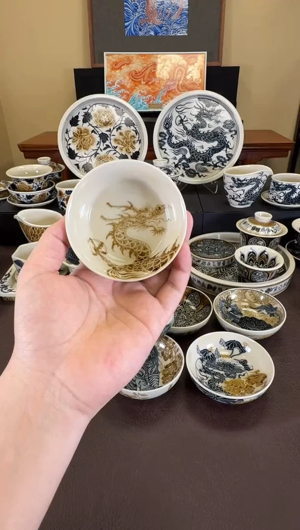 天**羁釉里金1351龙纹金鳞盏