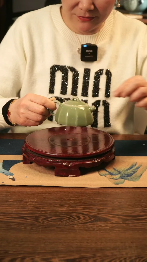 【闪购商品】青瓷 豆青釉 菊瓣 壶B