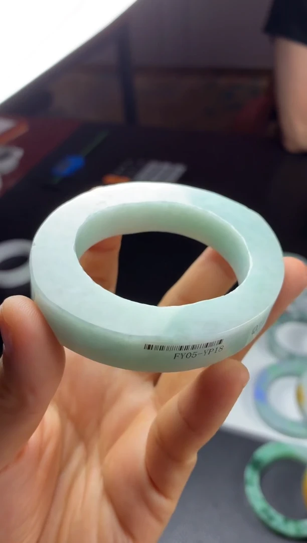 未镶嵌贵妃定制翡翠吃****圆缅甸天然翡翠手镯定制