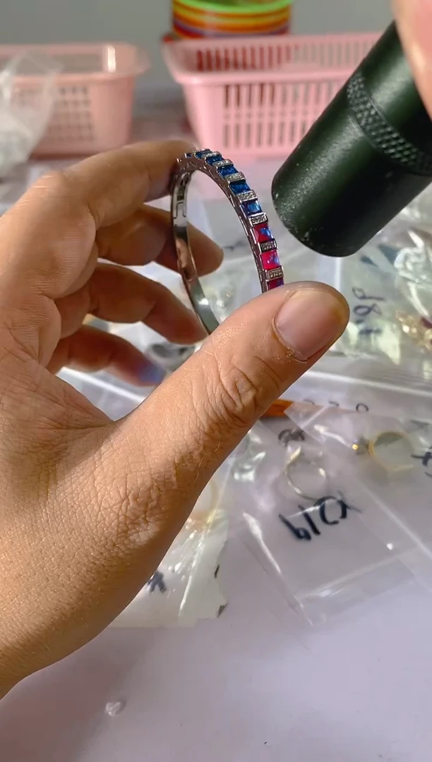 【闪购商品】水晶颈饰银S925镶嵌584红宝，蓝宝，多样性发一件赠链