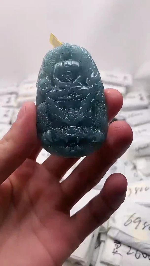 翡翠未镶嵌颈饰大日