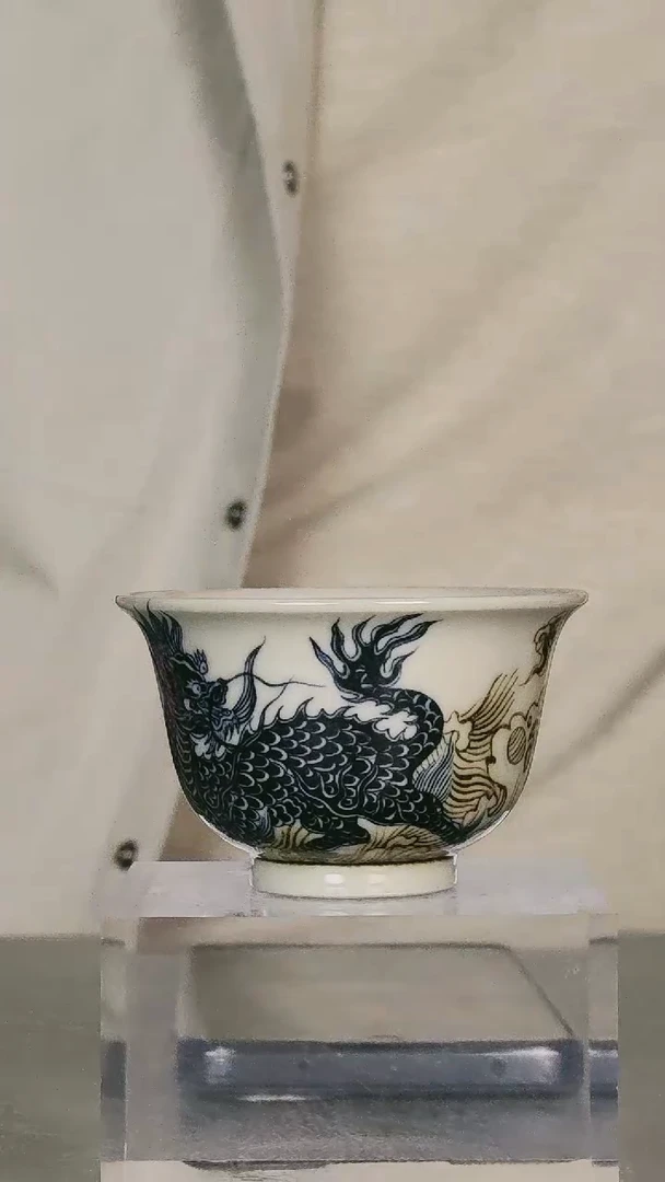 青花釉里金二号釉麒麟踏浪压手杯