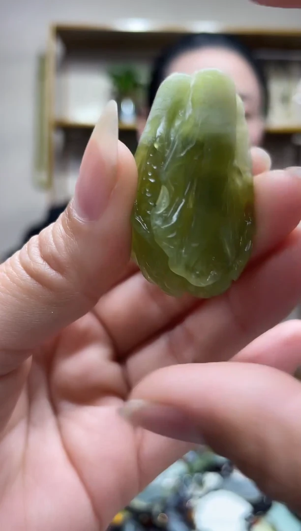 未镶嵌岫玉吊坠`