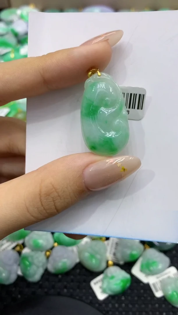 颈饰18K金镶嵌翡翠天然缅甸翡翠A货