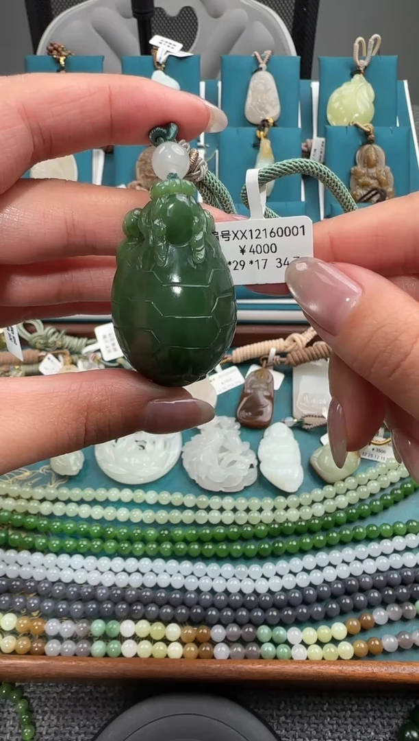 颈饰未镶嵌和田玉吊坠 XX