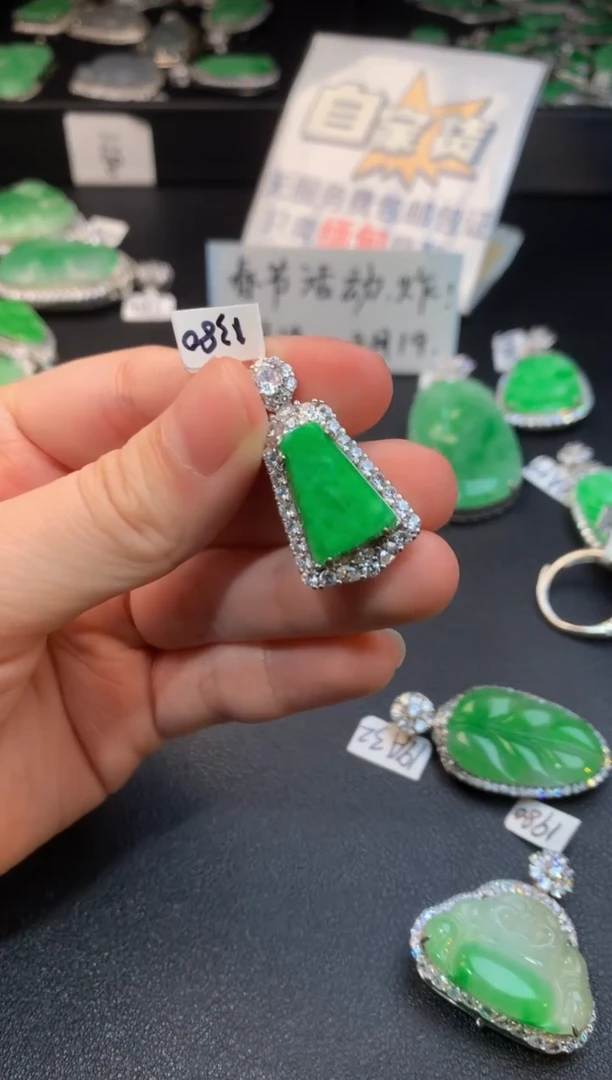 【闪购商品】翡翠颈饰银S925镶嵌翡翠