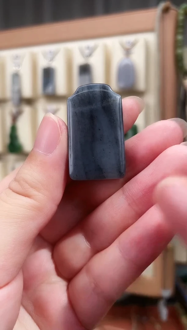 颈饰未镶嵌和田玉新疆青花无事牌