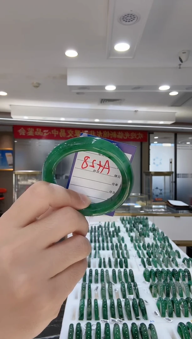 未镶嵌手镯石英质玉（非洲翠）55圈口 手镯手镯