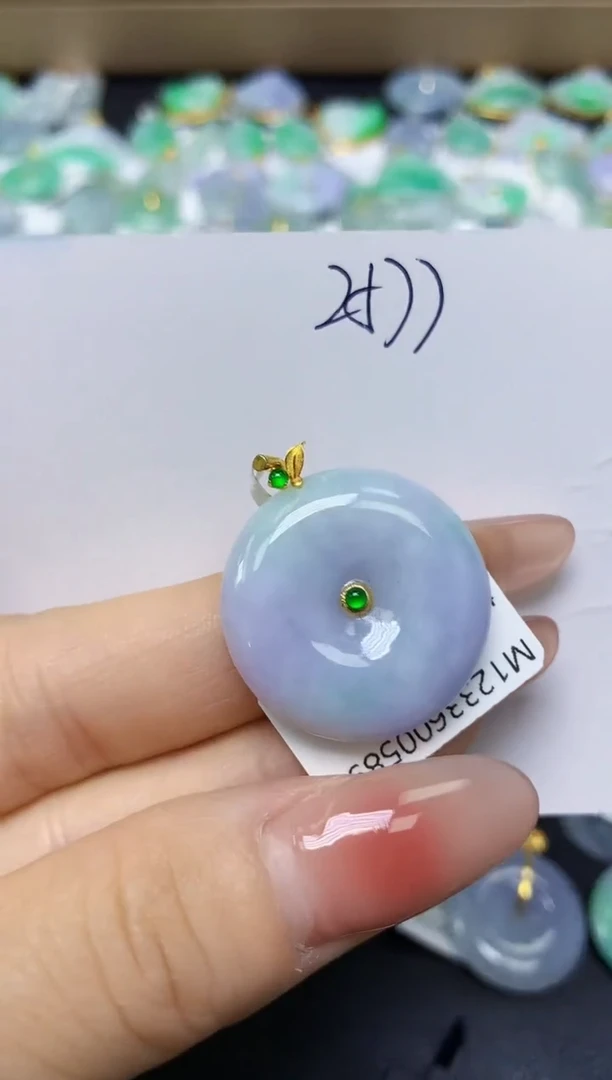 翡翠18K金镶嵌颈饰 天然缅甸翡翠A货