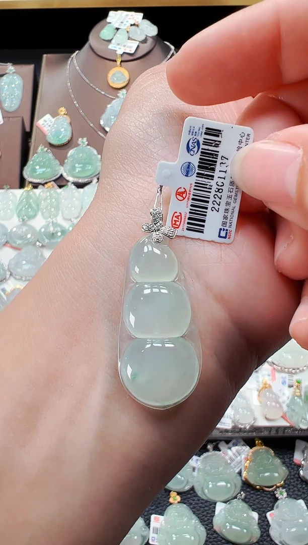 【闪购商品】翡翠吊坠(不含链)18K金镶嵌福豆吊坠1137