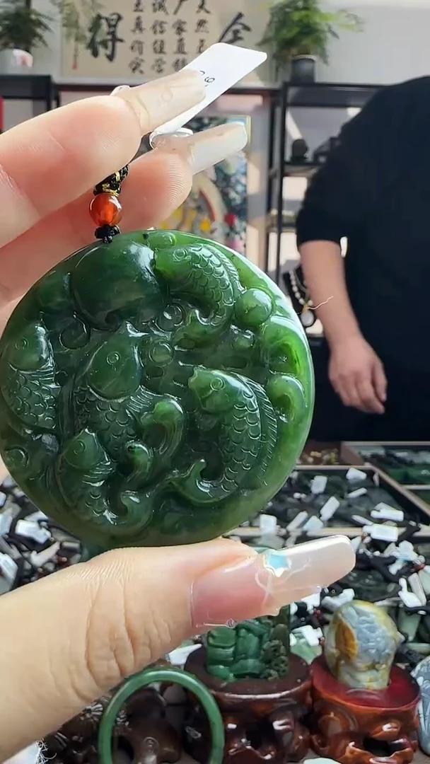 颈饰未镶嵌和田玉鱼