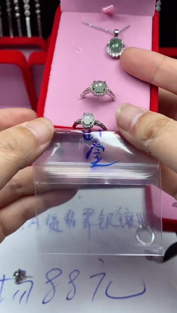 未镶嵌戒指翡翠崟翡翠吊坠