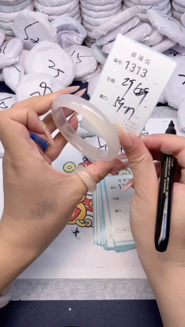 玛瑙/玉髓手镯未镶嵌1313