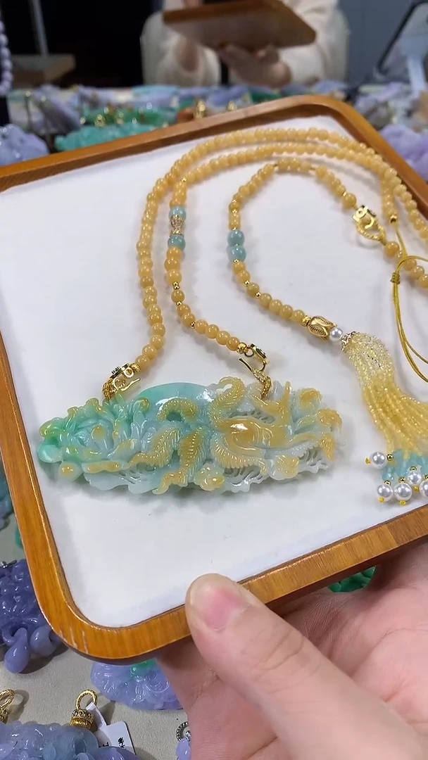 颈饰未镶嵌翡翠吊坠