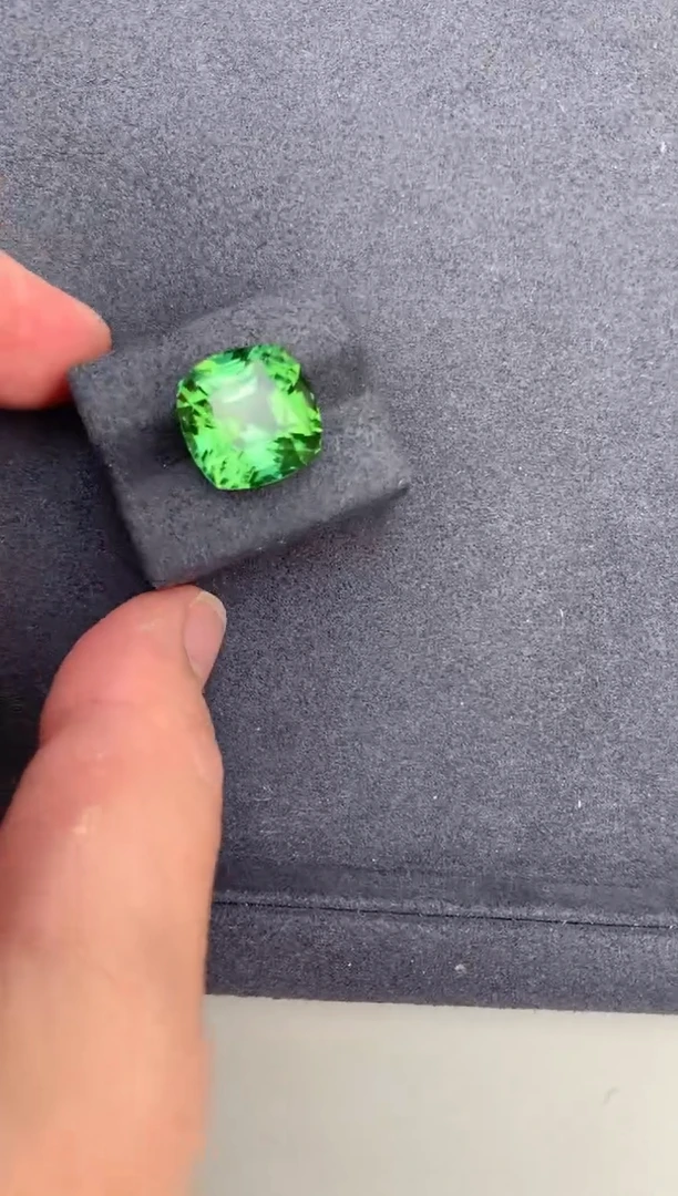 【闪购商品】碧玺裸石未镶嵌12.7ct绿碧玺