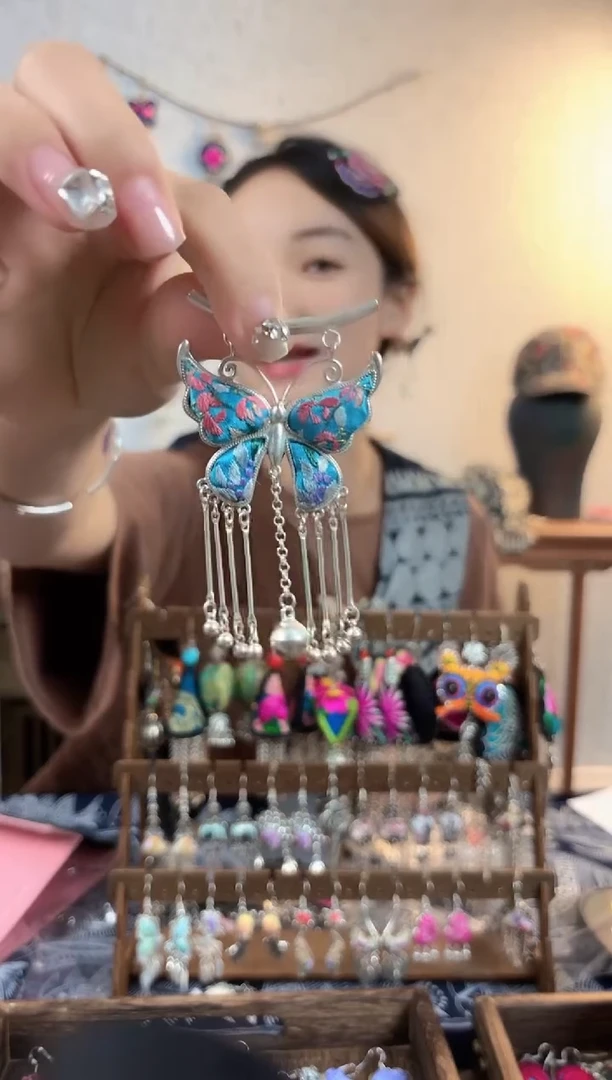 织绣彩云南阁非遗老绣饰品008
