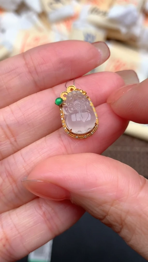 18K金镶嵌挂件翡翠一