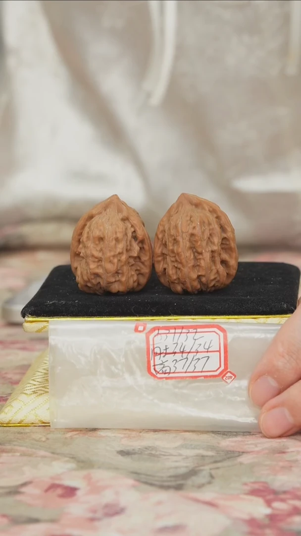 把件文玩核桃赤龙鸡心