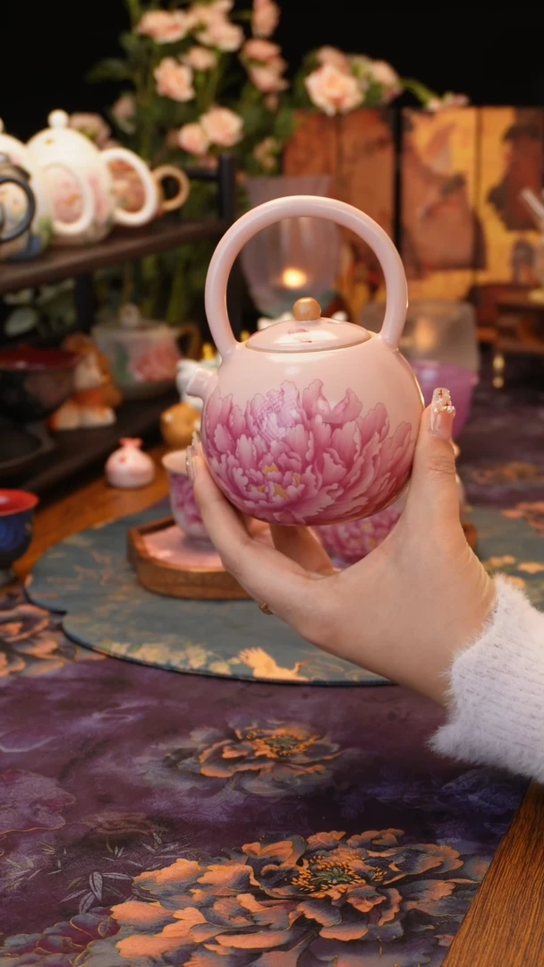 【闪购商品】粉汝牡丹提梁壶·····