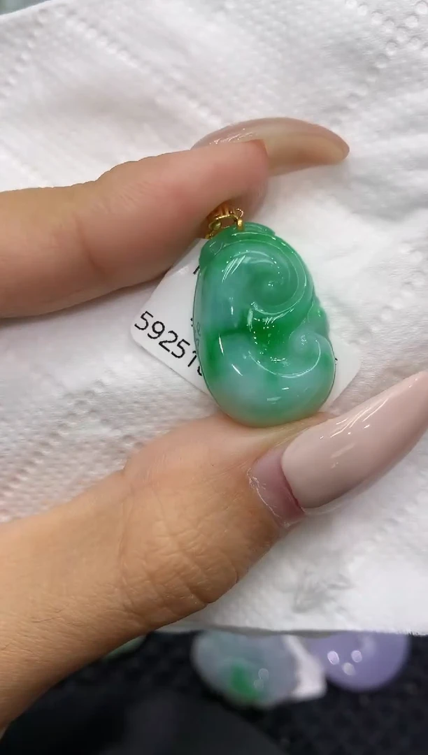 颈饰18K金镶嵌翡翠111111111111