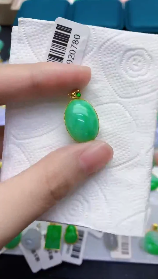 颈饰18K金镶嵌翡翠天然翡翠缅甸A货