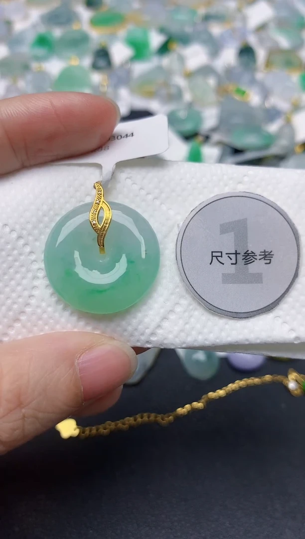 颈饰18K金镶嵌翡翠天然缅甸A货翡翠