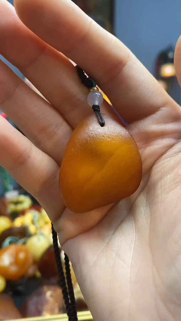 未镶嵌颈饰琥珀吊坠