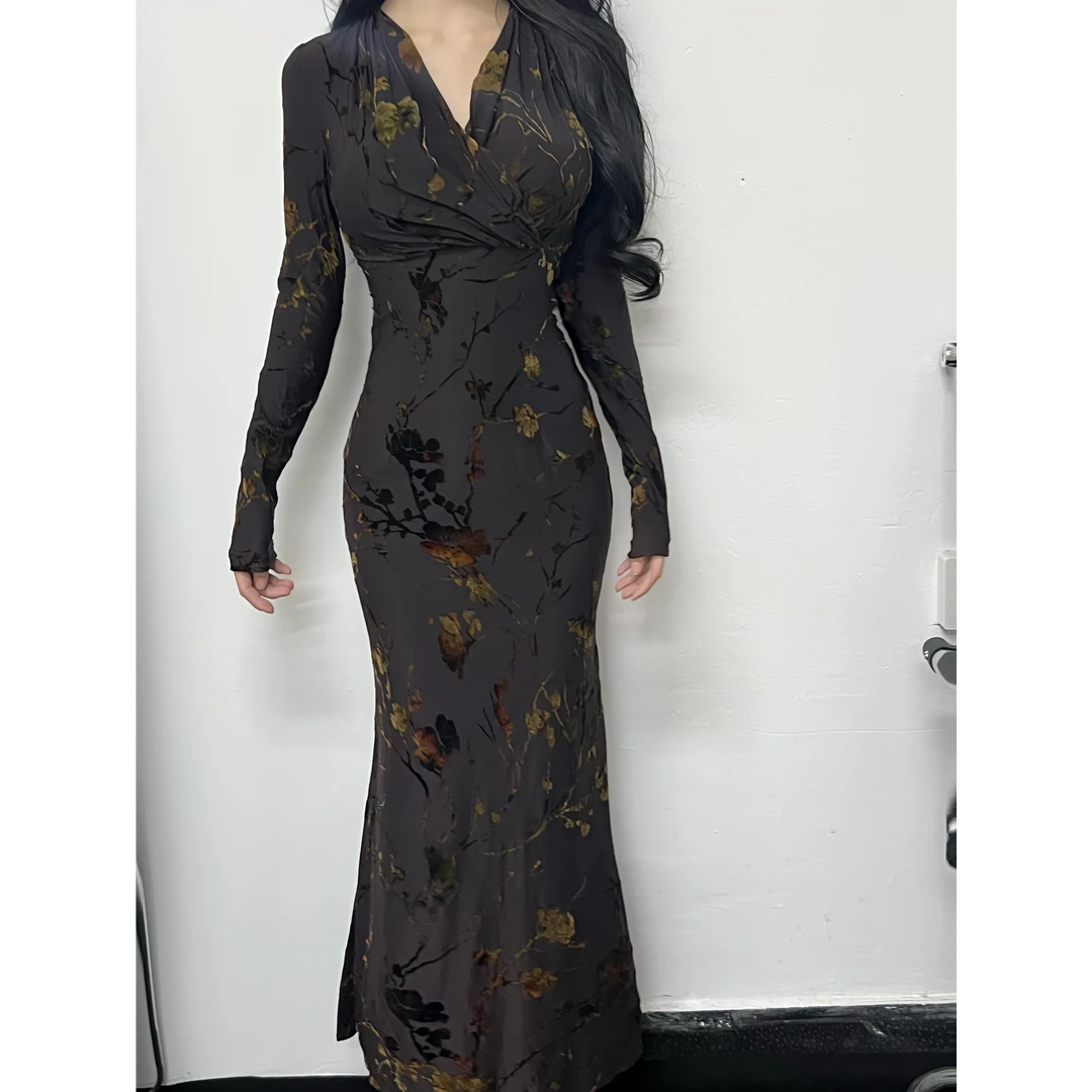 画报夫人原创自制高级植绒烧花显瘦秋冬鱼尾连衣裙 长袖酱紫玉