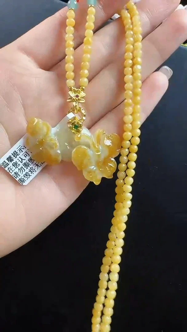 颈饰未镶嵌翡翠蝶恋花