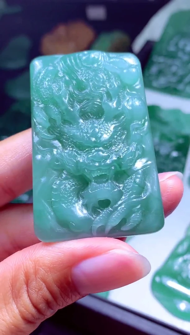 未镶嵌定制翡翠J**t天然翡翠A货吊坠 基地发货多样性发货其一