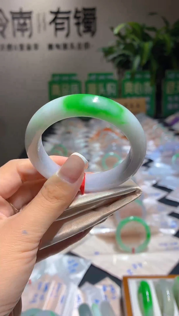 未镶嵌手镯翡翠38,全款10W，定金2W