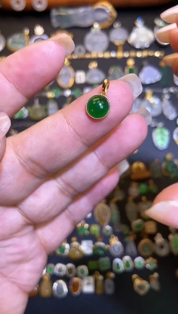 翡翠18K金镶嵌颈饰（不含链）1