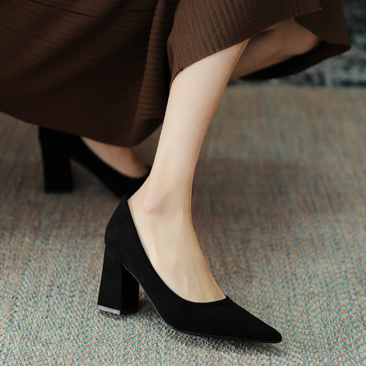 粗跟面试女鞋2025新款黑色职业工作中跟绒面尖头气质单鞋女高跟鞋