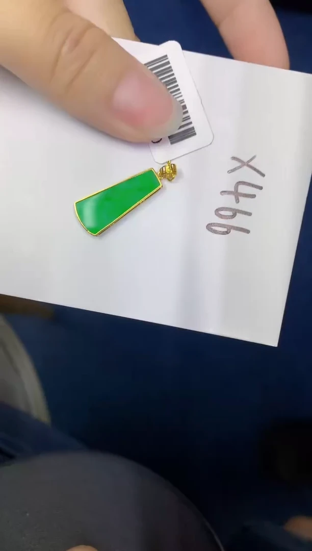 颈饰18K金镶嵌翡翠缅甸天然翡翠A货