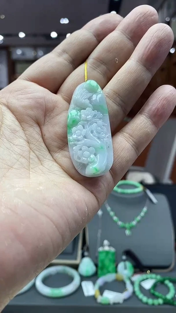 颈饰未镶嵌翡翠喜上眉梢