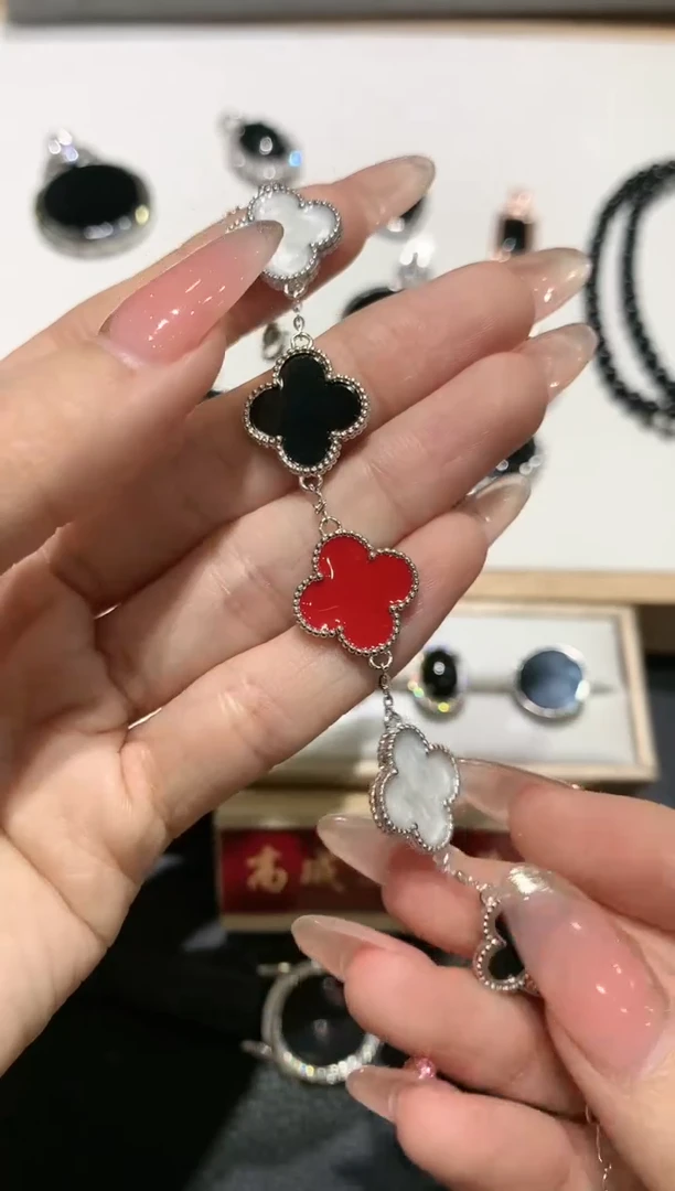 【闪购商品】翡翠吊坠(赠链)银S925镶嵌38多人多样性随机发货1件