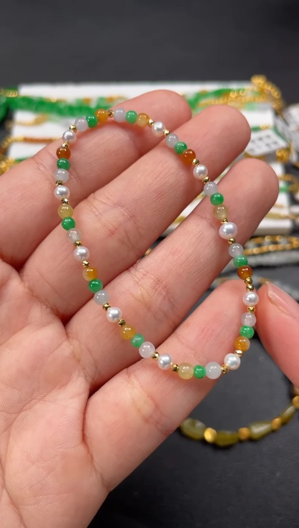 18K金镶嵌手串翡翠一条   P156