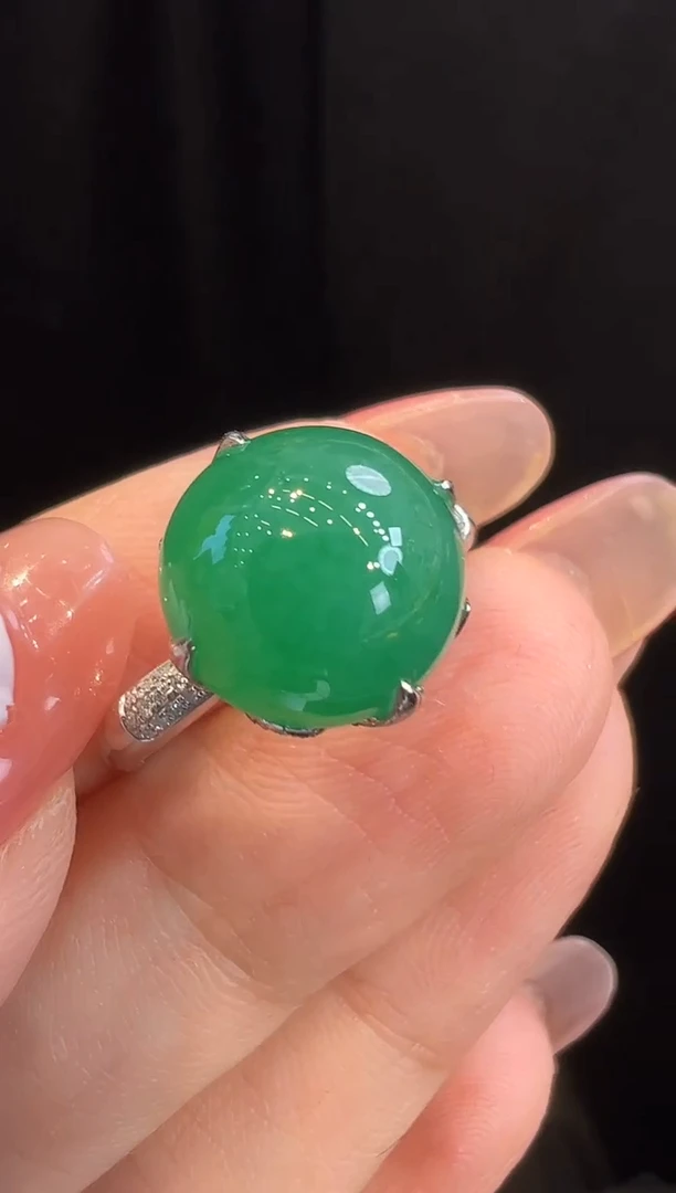 18K金镶嵌戒指翡翠戒指